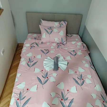 Jugi Parking Public Free Apartament